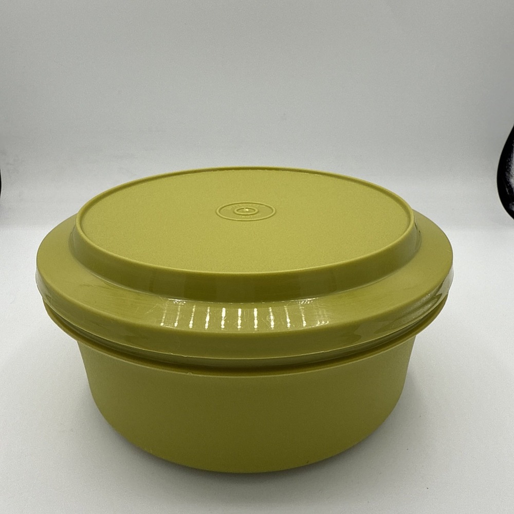Vintage MCM Avocado 🥑 Green Plastic Round Tupperware Container W Lid Retro USA